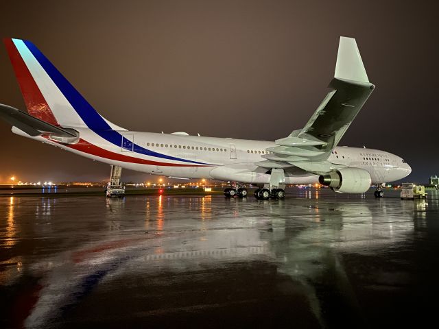 Airbus A330-200 (F-RARF) - This guy brought in 18 military soldiers to KIAG