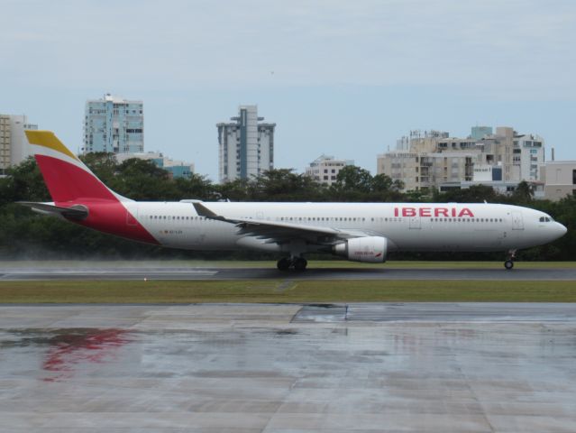 Airbus A330-200 (EC-LZX)