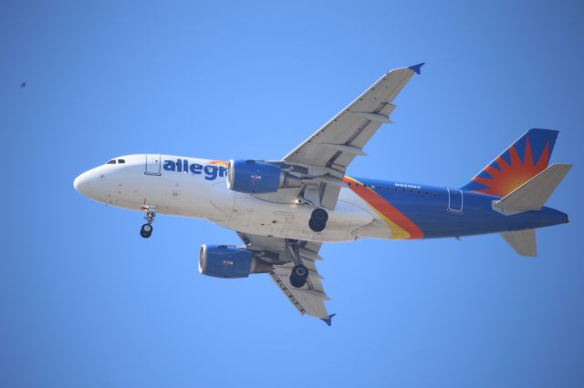 Airbus A319 (N320NV)