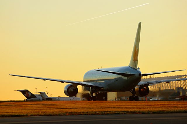 BOEING 767-300 (C-GHOZ) - Early evening arrival from London Heathrow.