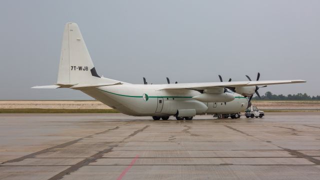 Lockheed C-130 Hercules (7T-WJB)