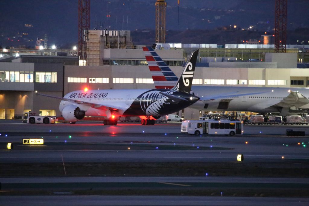 Boeing 787-9 Dreamliner (ZK-NZM)