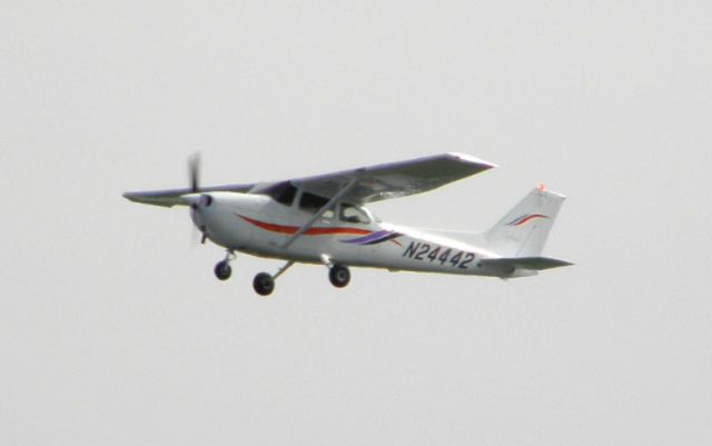 Cessna Skyhawk (N24442)