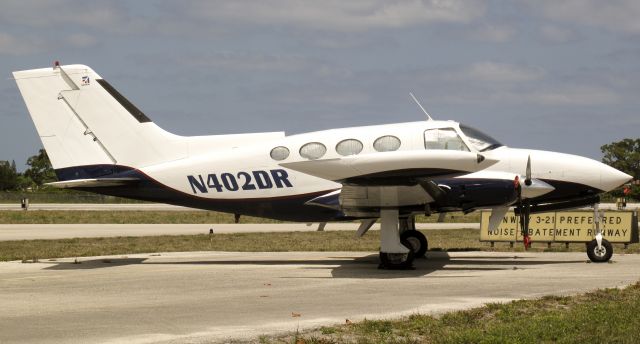 Cessna 402 (N402DR)