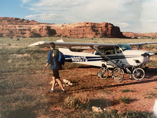 Cessna Skyhawk (N96575) - One of several trips to this strip while it was open.