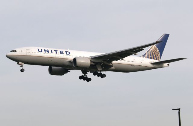 Boeing 777-200 (N793UA)