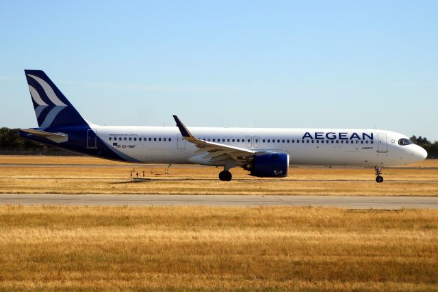 Airbus A321neo (SX-NAF) - Taxiing to depart rwy 09R on 10-Aug-22 operating flight AEE603 to LGAV.