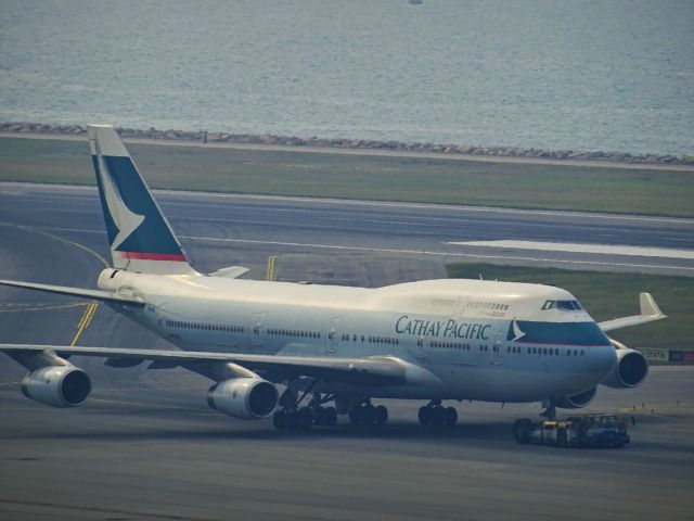 Boeing 747-400 (B-HUI)