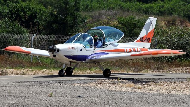 4X-HKO — - 08/05/2020: A Fly-Synthesis ultralight on taxi for T/O at Rishon-Le'Zion airstrip.