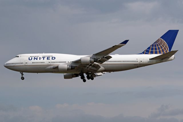 Boeing 747-400 (N199UA)