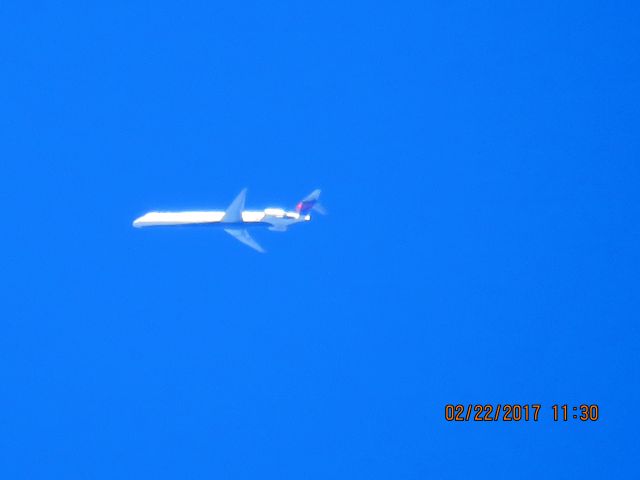 McDonnell Douglas MD-90 (N904DA)