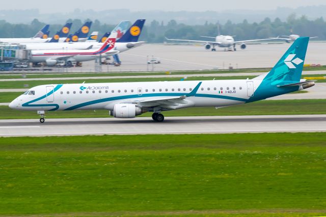 Embraer ERJ-190 (I-ADJO) - 12.05.2016