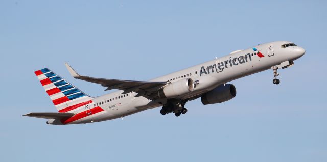 Boeing 757-200 (N201UU)