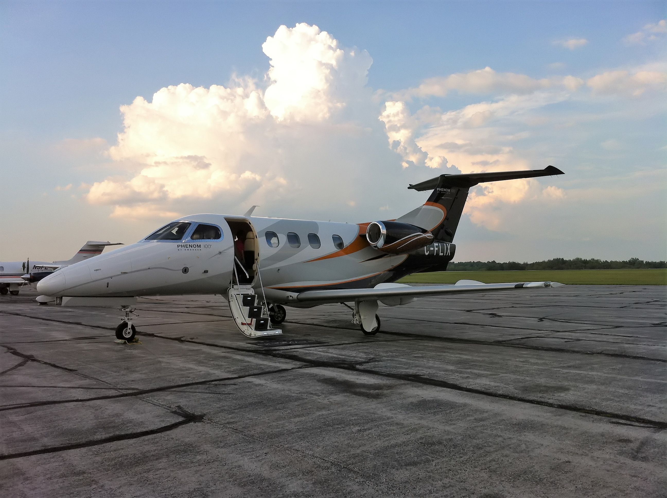 Embraer Phenom 100 (C-FLIX)