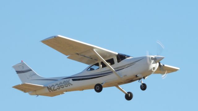 Cessna Skylane (N2369K)