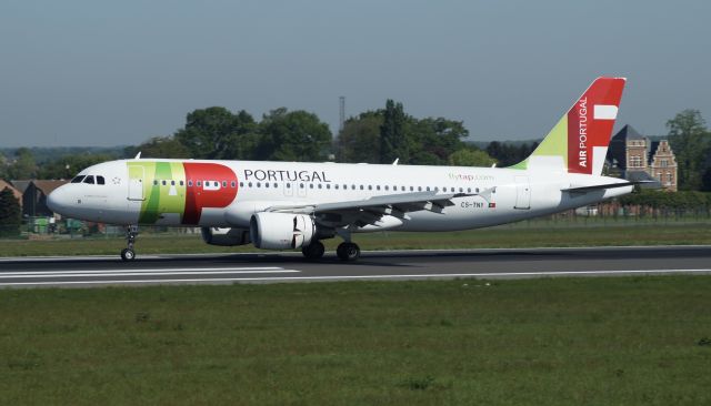 Airbus A320 (CS-TNY)