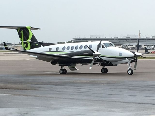 Beechcraft Super King Air 300 (C-GFLZ)