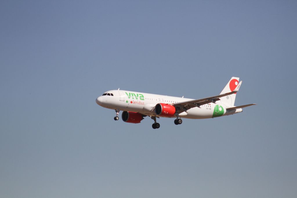 Airbus A320 (XA-VIB) - FINAL APPROACH 27 MMTJ