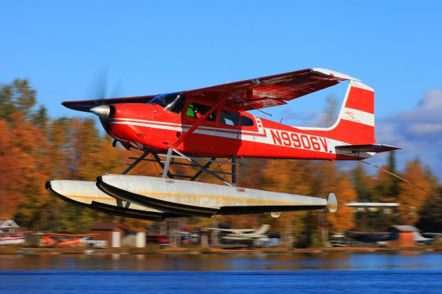 Cessna Skywagon 180 (N9906V)