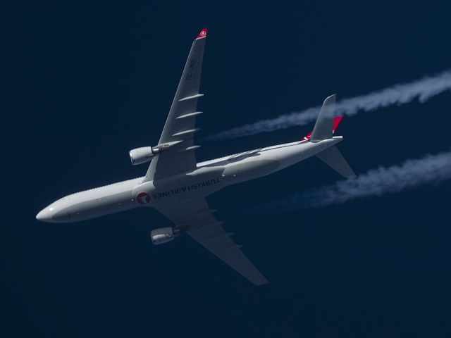 Airbus A330-300 (TC-JNZ) - 25-1-2015. Turkish Airlines Airbus A330-300 TC-JNZ Passes Overhead West Lancashire ,England,UK at 34,000ft Working route Istanbul-Washington THY7.br /br /Pentax K-5