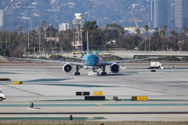 BOEING 777-300ER (B-KPB)