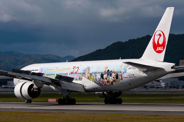 Boeing 777-200 (JA772J) - JA772J in wrapping paint of the 30th anniversary of Tokyo Disney Resort. May 01, 2013 .