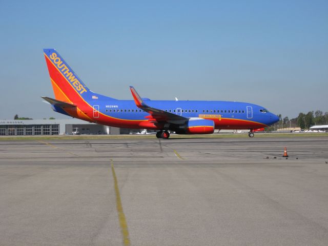 Boeing 737-700 (N929WN) - TAXIING TO GATE AFTER LANDING