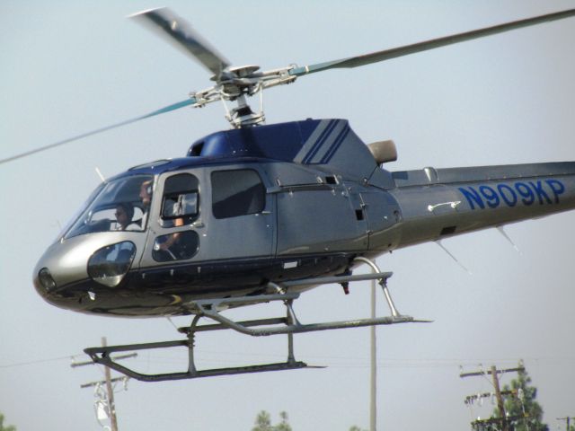 N909KP — - Lifting off from Fullerton