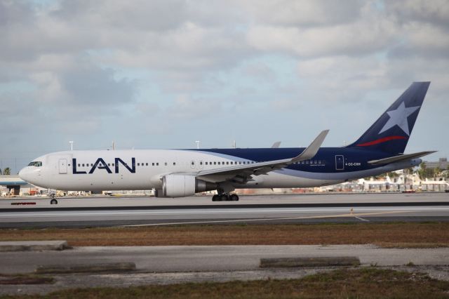 BOEING 767-300 (CC-CXH) - On the afternoon of the 24th of February, 2018.