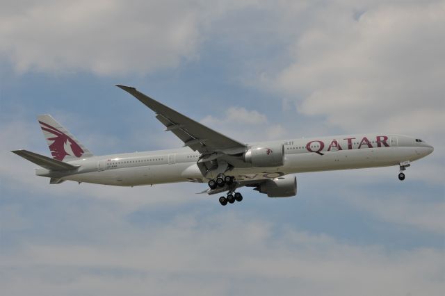 BOEING 777-300 (A7-BAK)