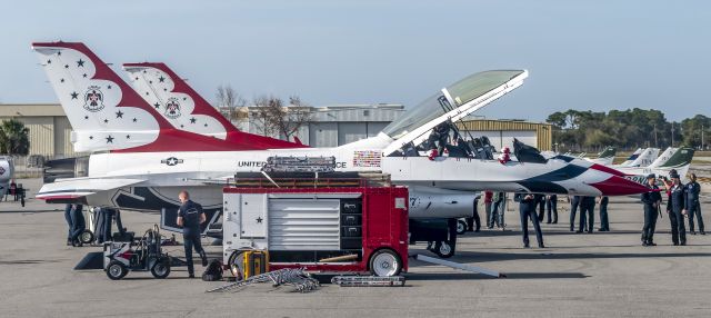 Lockheed F-16 Fighting Falcon — - At Daytona Int Apt for Daytona 500. F16 Thunderbird!