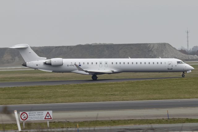 Canadair Regional Jet CRJ-900 (EI-FPG) - West of runway R22