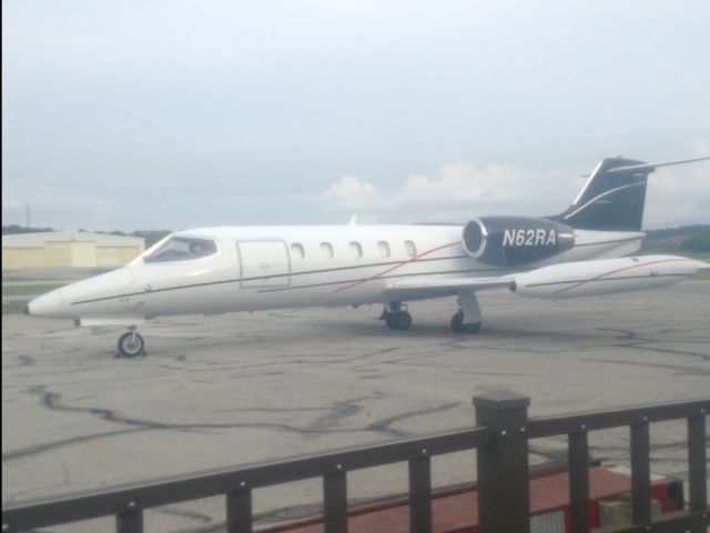 Learjet 35 (N62RA)