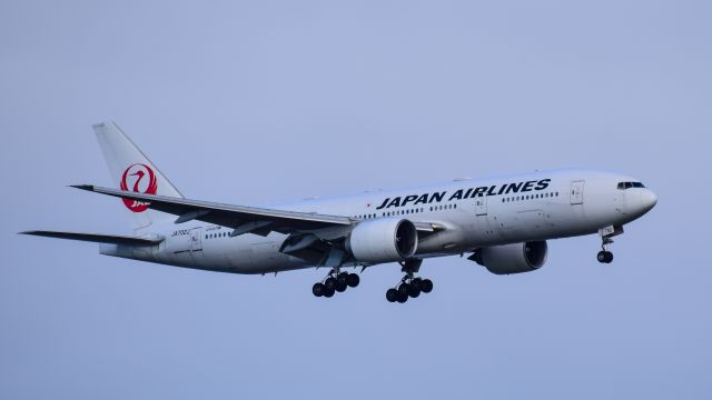 Boeing 777-200 (JA702J)