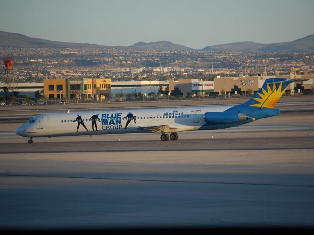 McDonnell Douglas MD-80 (N408NV)