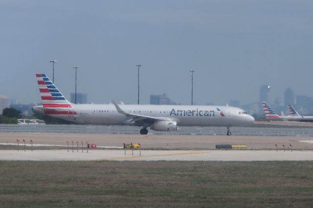 Airbus A320 (N162AA)