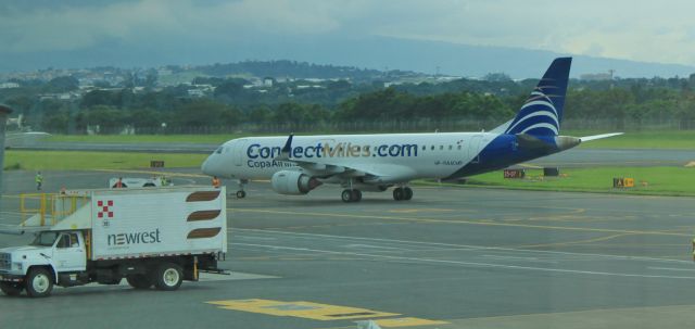 Embraer ERJ-190 (HP-1564CMP)