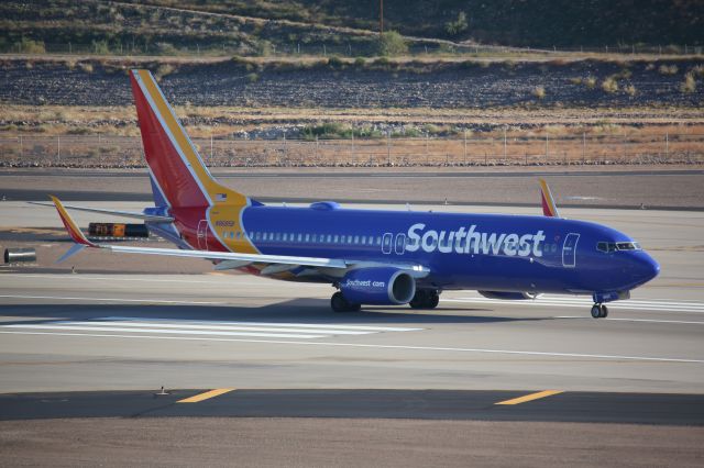 Boeing 737-800 (N8685B)