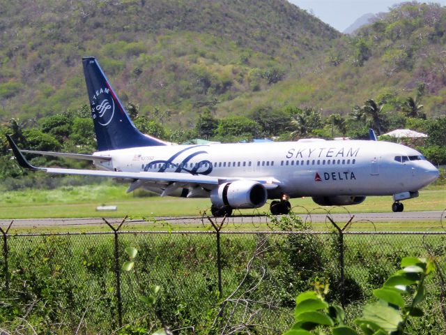 Boeing 737-800 (N3755D)