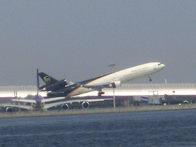 Boeing MD-11 — - B767のシップチェンジとしての飛来です。