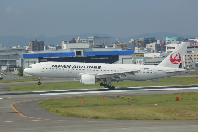 Boeing 777-200 (JA8985)