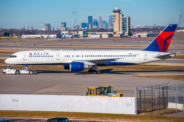 Boeing 757-200 (N652DL)