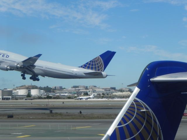 Boeing 747-400 (N116UA)