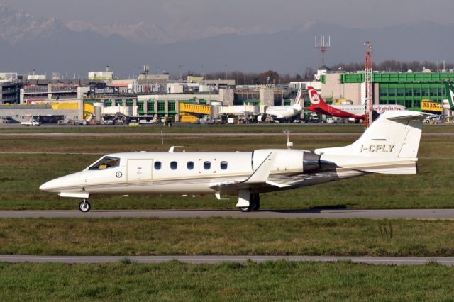 Learjet 31 (I-CFLY)