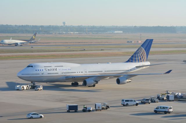 Boeing 747-200 (N118UA) - Employee 747 Farewell flight 10/18/2017