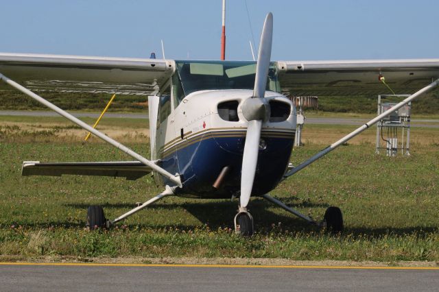 Cessna Skyhawk (C-GYGC) - Stationner à CYGR 