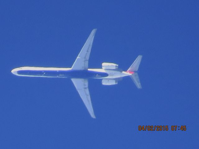 McDonnell Douglas MD-90 (N917DN) - Delta flight 2233 from Kansas City to Atlanta over Southeastern Kansas. A bit out of route due to early morning thunder storms over Western Missouri.