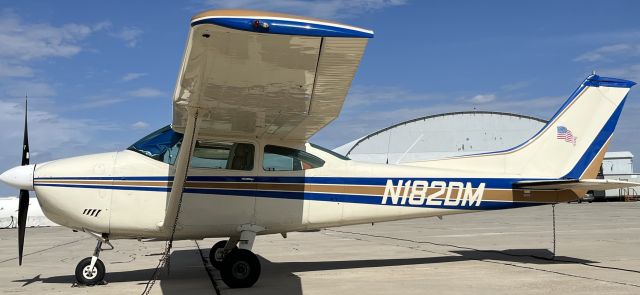 Cessna Skylane (N182DM)