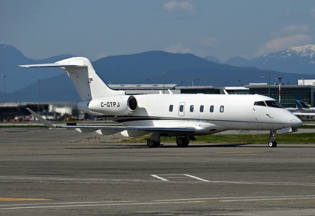 Canadair Challenger 350 (C-GTPJ)