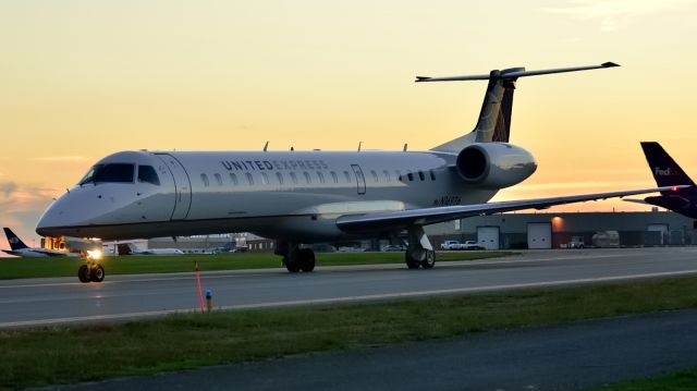 Embraer ERJ-145 (N16976)